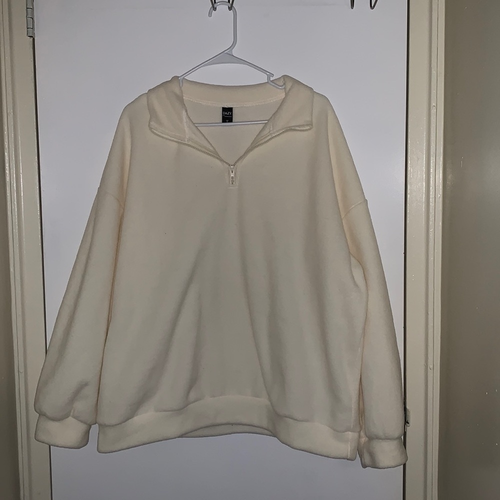 Dazy white 3/4th zip